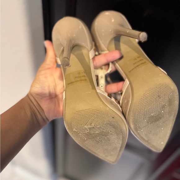 Nude and gold heels , very comfy. - Picture 8 of 8